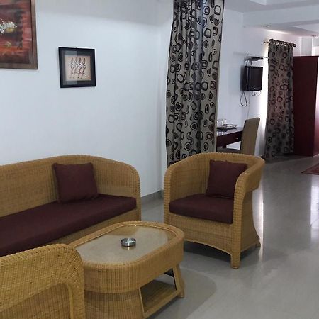 Готель Aroma Residency Tinsukia Екстер'єр фото