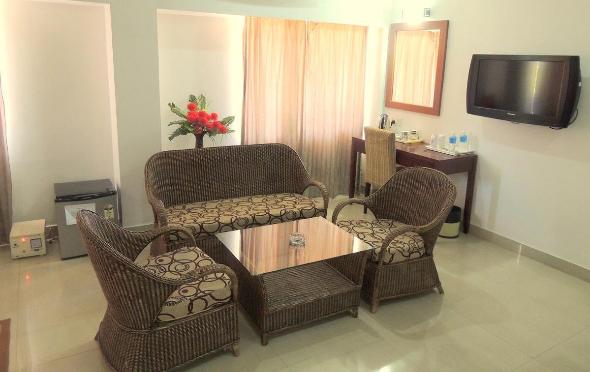 Готель Aroma Residency Tinsukia Екстер'єр фото