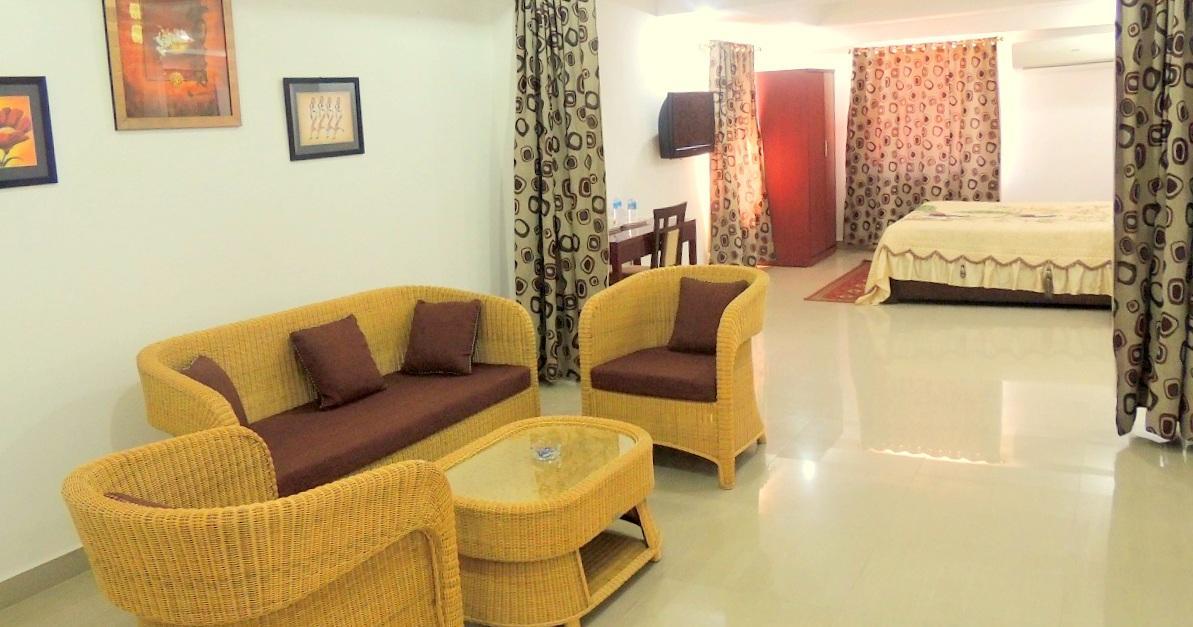 Готель Aroma Residency Tinsukia Екстер'єр фото
