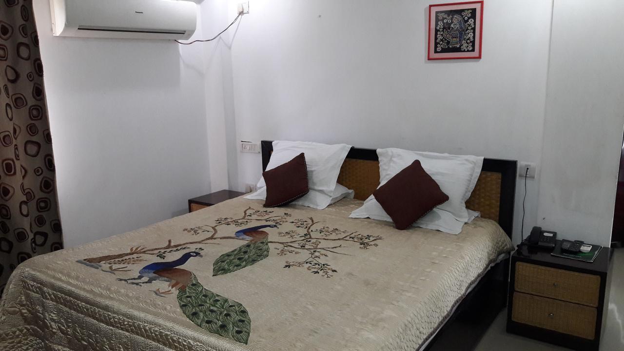 Готель Aroma Residency Tinsukia Екстер'єр фото