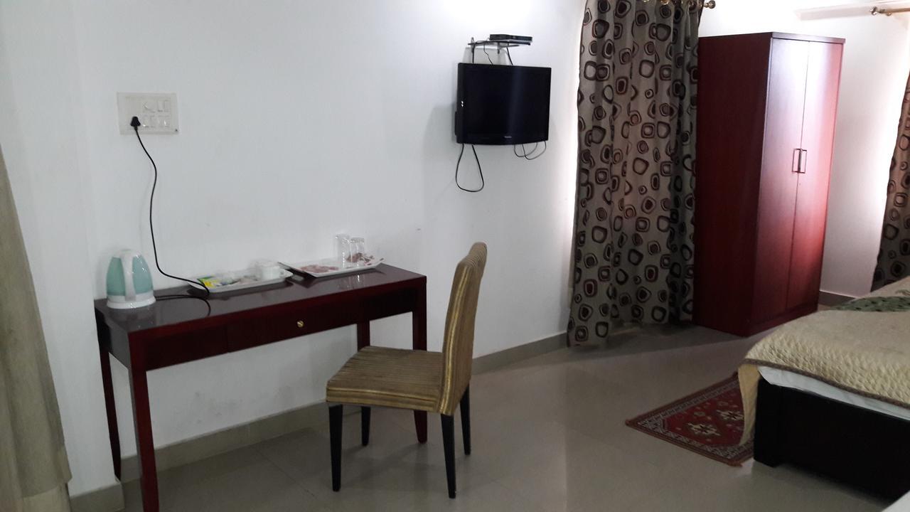 Готель Aroma Residency Tinsukia Екстер'єр фото