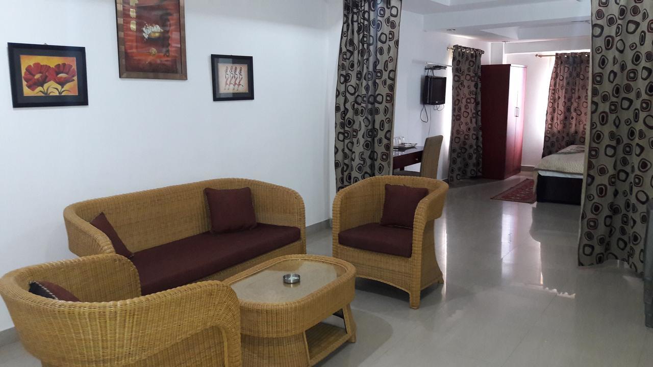 Готель Aroma Residency Tinsukia Екстер'єр фото