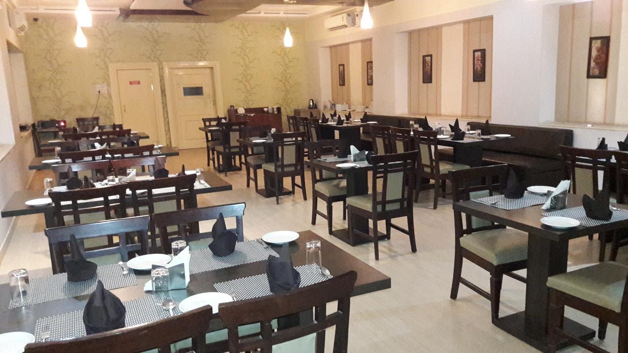 Готель Aroma Residency Tinsukia Екстер'єр фото